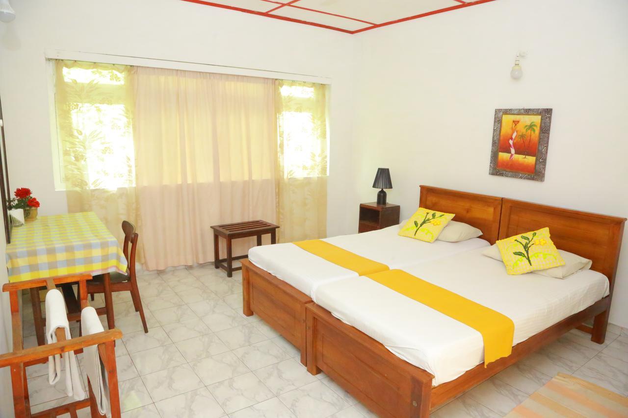 Ranveli Beach Resort Dehiwala-Mount Lavinia Exterior foto